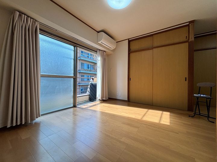 浅田ビルの居間