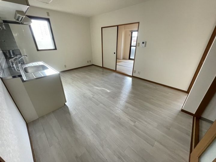 NMAマンションの居間