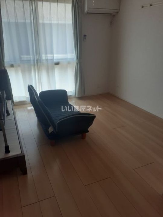 カエツリアルフィールドDーroom Aの居間