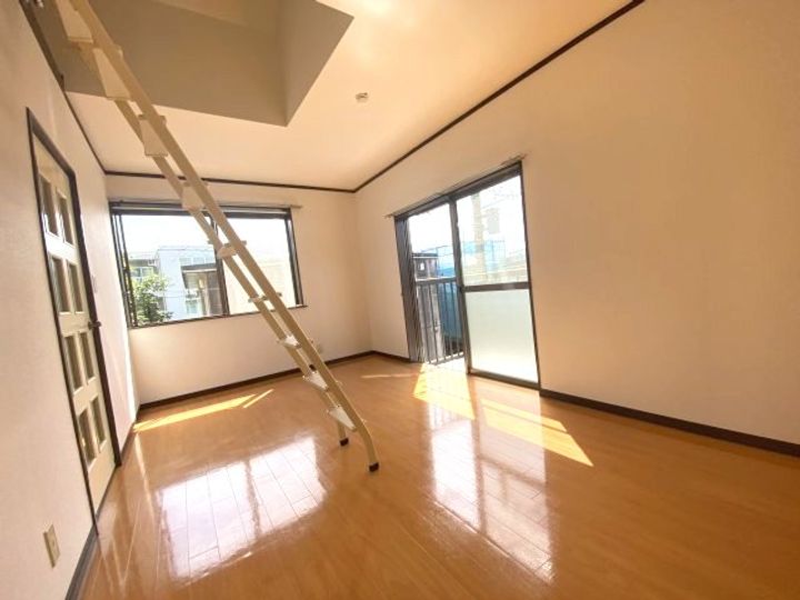 メゾンユーカリが丘の居間