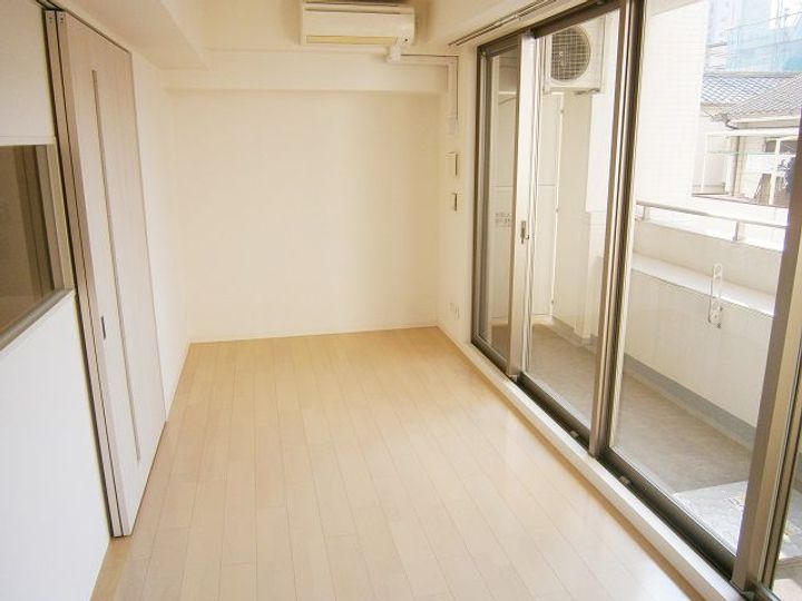 レジュールアッシュ梅田WESTの居間