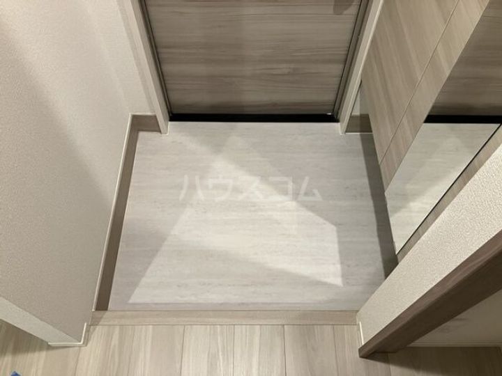 フォレストウッド B棟の玄関