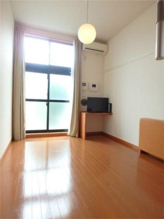 レオパレス市川屋II(13708)の居間