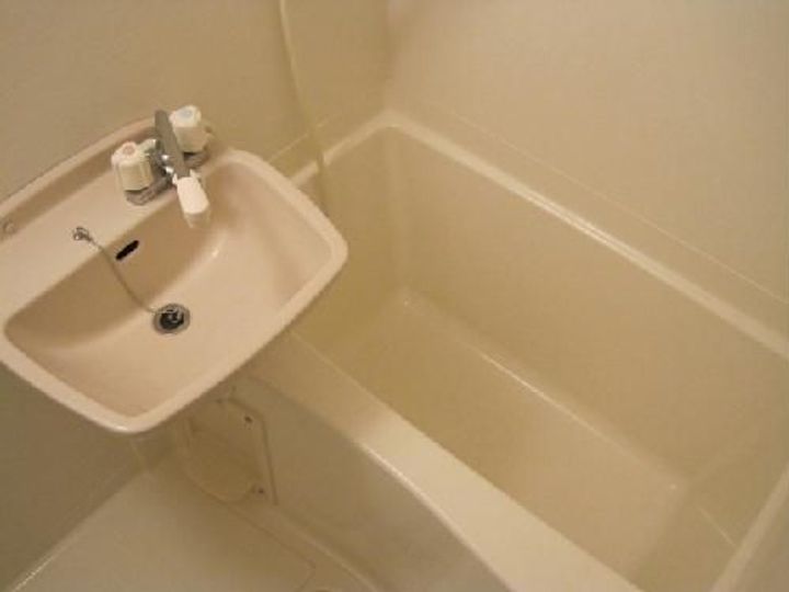 レオパレスひいらぎ南の風呂