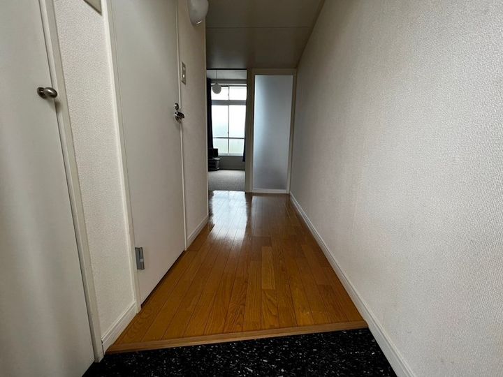 神奈川県中郡二宮町中里(アパート)の賃貸物件の玄関