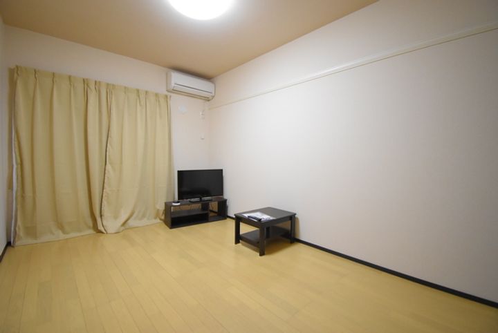 神奈川県横浜市神奈川区西寺尾4(マンション)の賃貸物件の居間