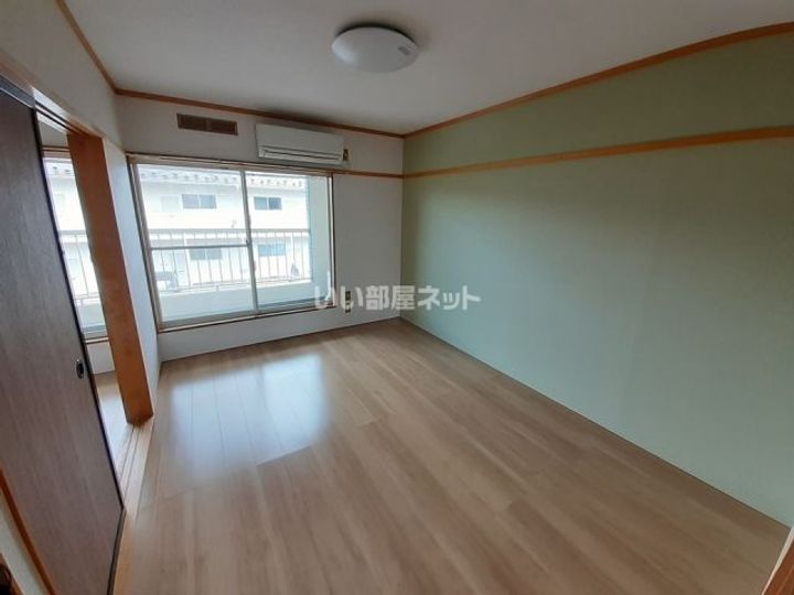 メゾンヨシダの居間