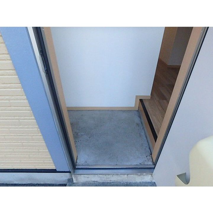 青森県青森市大字浦町字奥野(一戸建)の賃貸物件の玄関