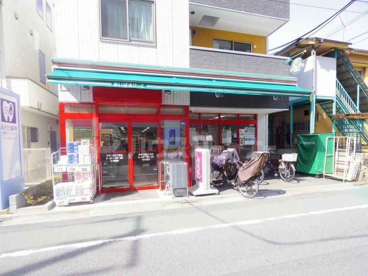 リブリ・カトル アルブルの周辺