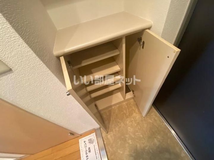 兵庫県神戸市中央区東川崎町7(マンション)の賃貸物件の玄関