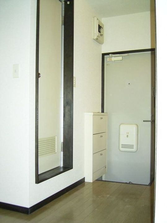 ビラカルムWESTの玄関