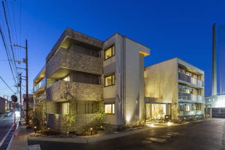 プレミアスの外観