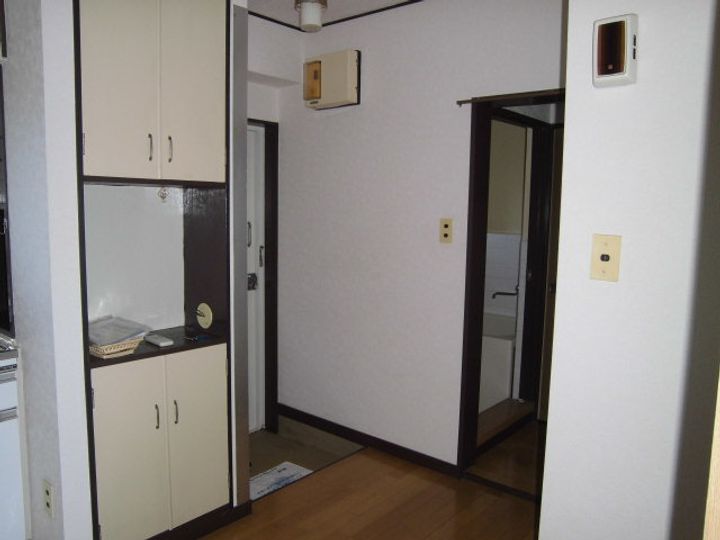 西貝マンションの玄関