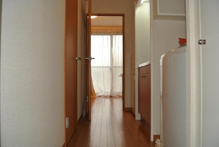 レオパレスエスポワールの玄関
