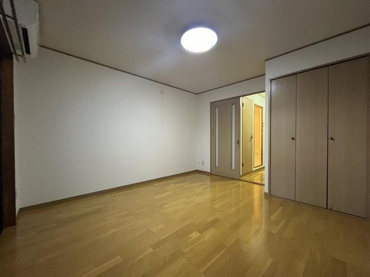 グリーンハウス壱番館の居間