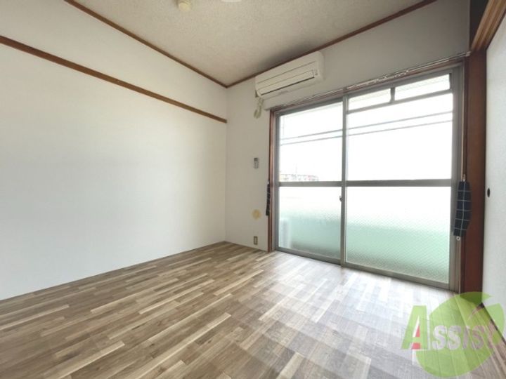 平和マンション上杉の居間