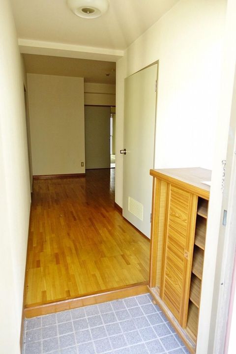 中央ビルの玄関