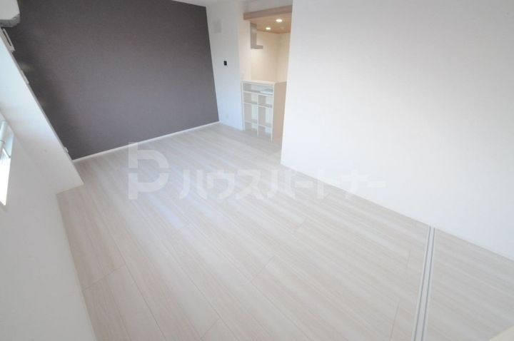 ラウレア六町の居間