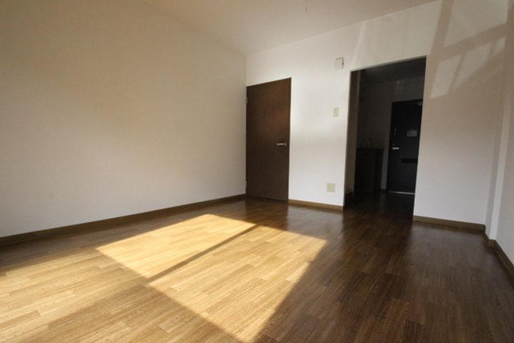 フォブール鍵村 B棟の居間