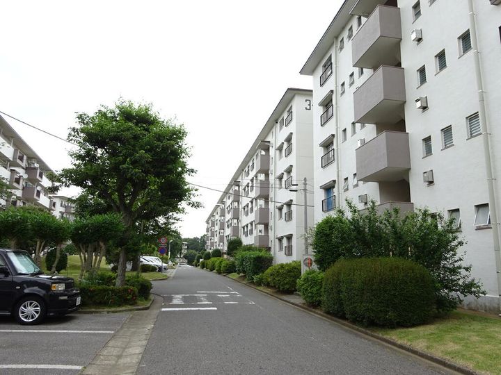 習志野台12街区8号棟の外観
