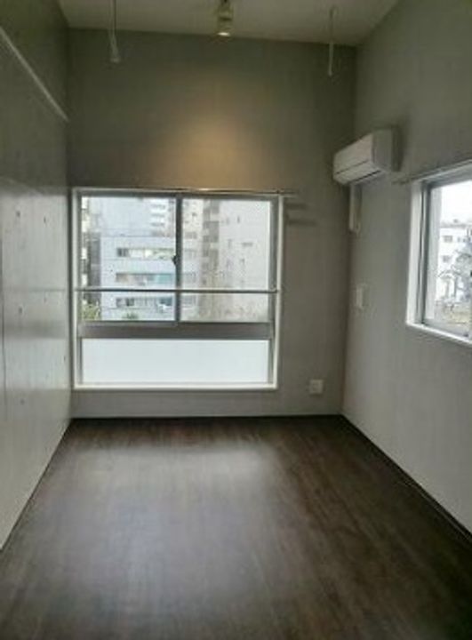 トレスコート大森山王の居間