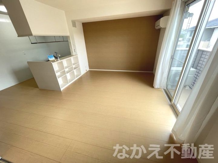 徳島県小松島市金磯町(アパート)の賃貸物件の居間