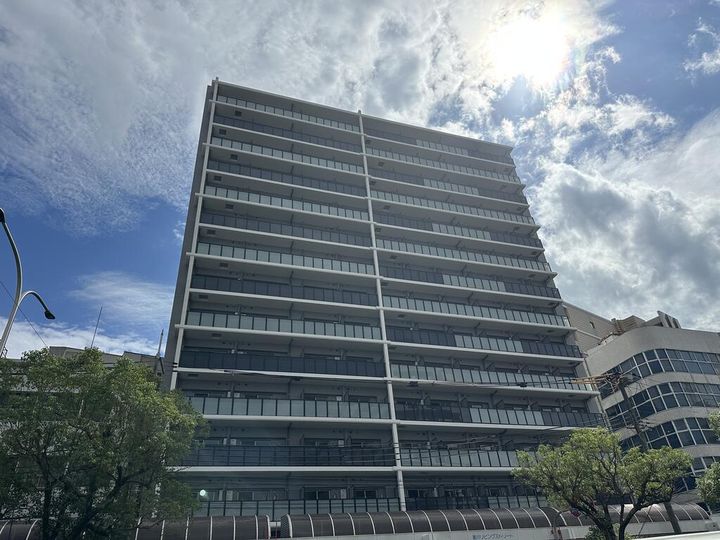 ジェノヴィア神戸湊川公園の外観