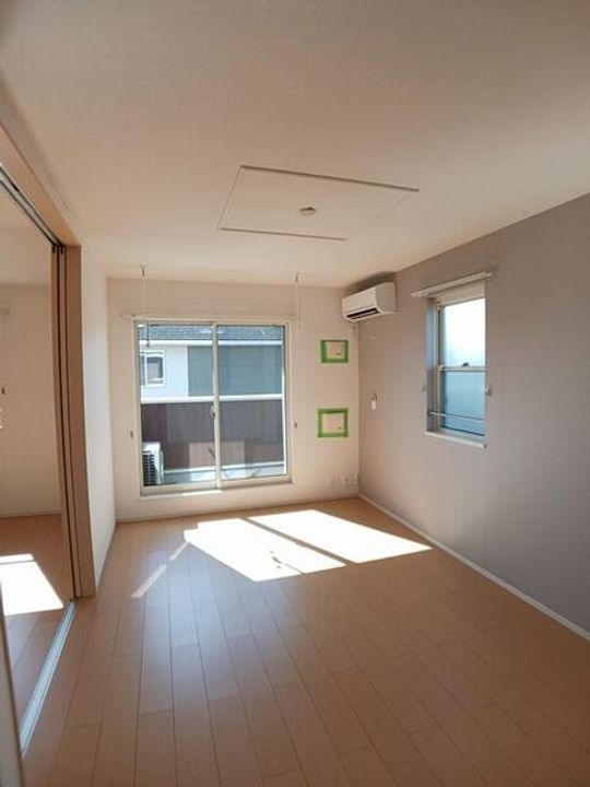 ノーブル プリムラの居間