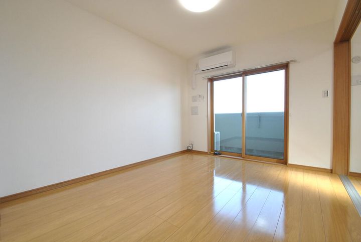 グランメゾン・旭の居間