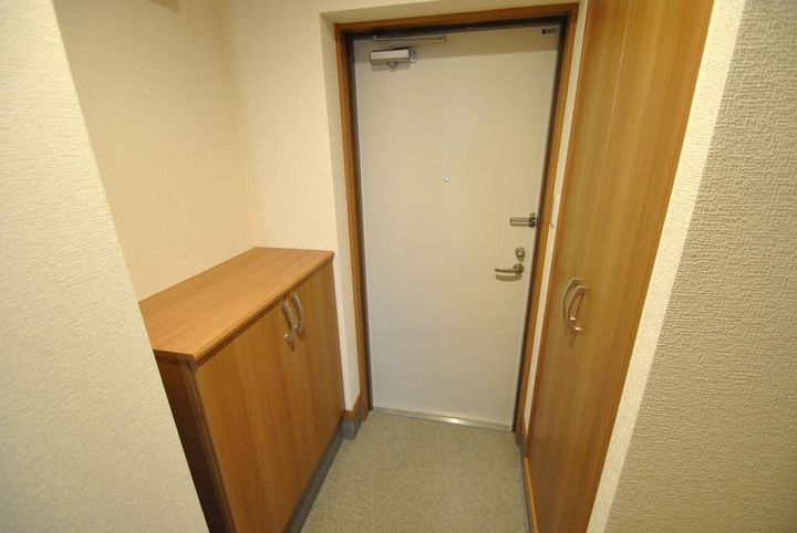 グランメゾン・旭の玄関