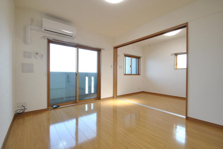 グランメゾン・旭の居間