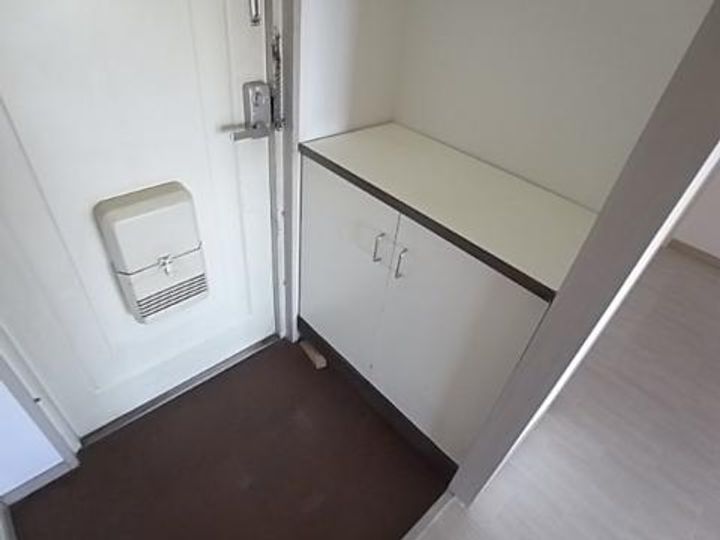 新熊ハイツの玄関