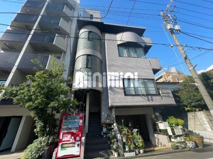 フラントゥールの外観