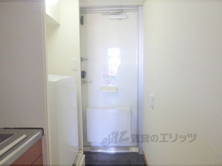 レオパレスカサグランデの玄関