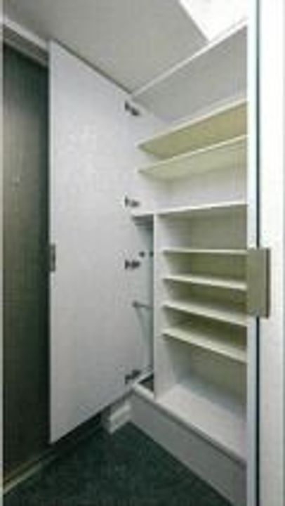 プレサンス東三国駅前グランクラスの玄関