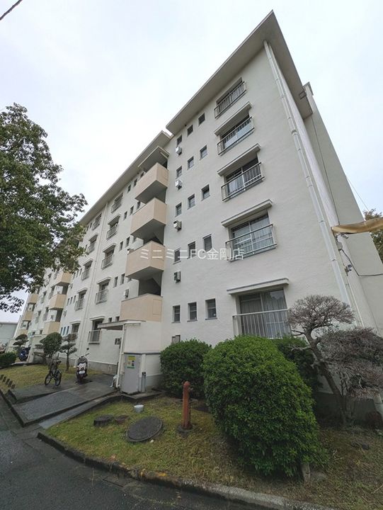 公団狭山住宅11号棟の外観