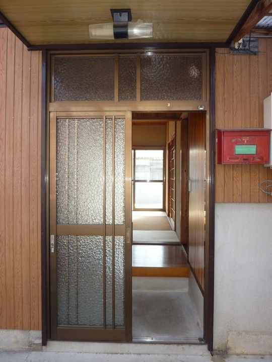 三重県鈴鹿市住吉3(一戸建)の賃貸物件の玄関