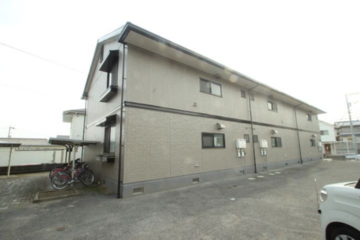 グランデージKM A棟の外観