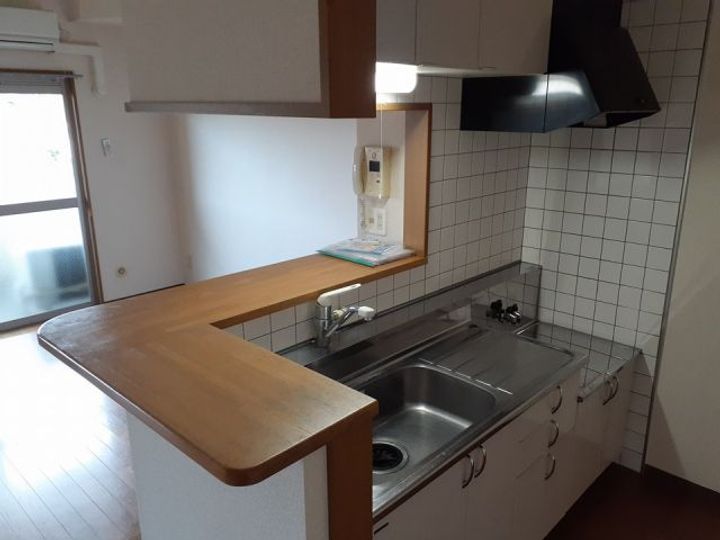 三重県名張市蔵持町原出(マンション)の賃貸物件のキッチン