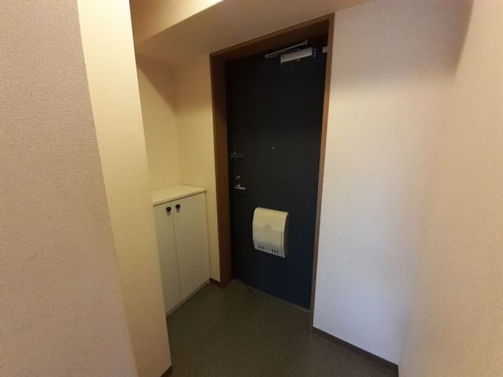 三重県名張市蔵持町原出(マンション)の賃貸物件の玄関