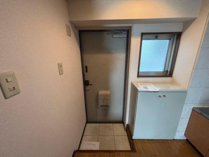 三協ハイツIの玄関