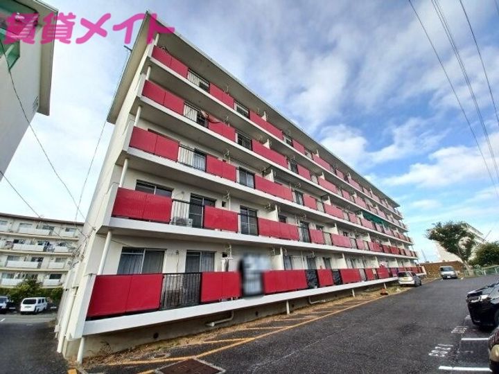 フェリーナ111棟の外観