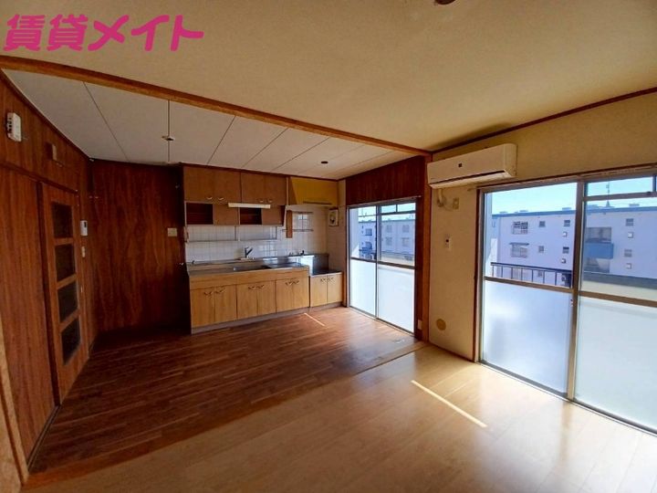 フェリーナ111棟の居間