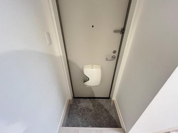 メルツ原町の玄関