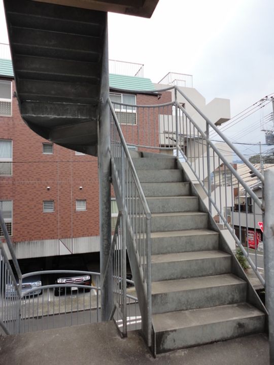 クイーンパレス橋口町の地図