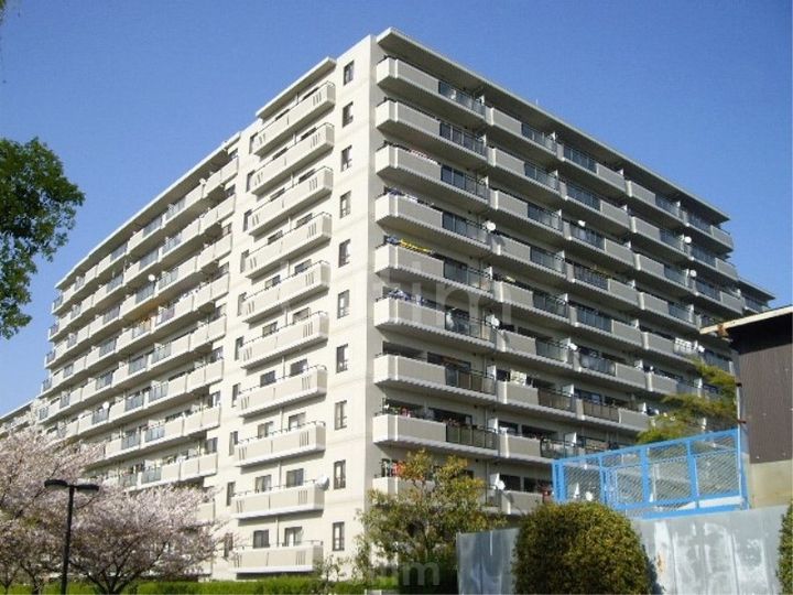 グランデュール鴨川II番館の外観