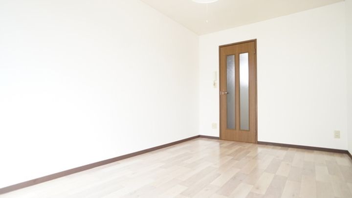 上杉マンション大学前の居間