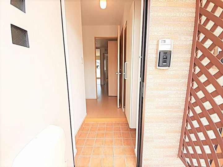 グッドラックフィールド1番館の玄関