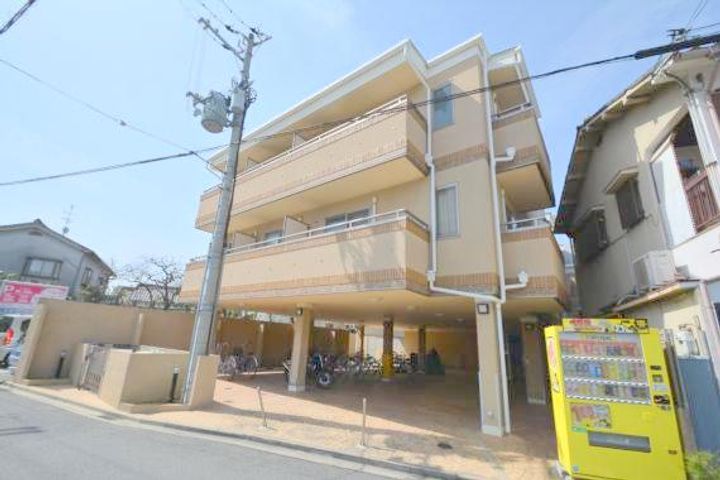 セレブ上小阪の外観