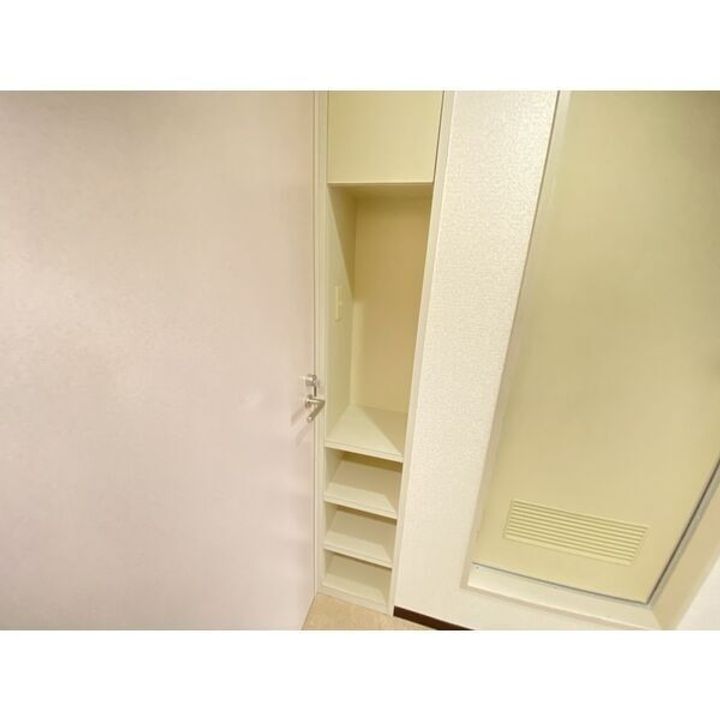 メゾンシグナス越前の玄関